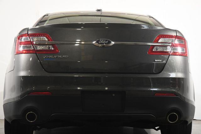 2016 Ford Taurus SEL photo