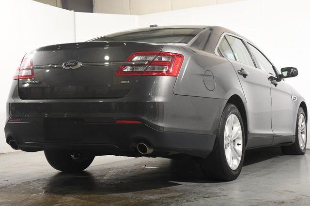 2016 Ford Taurus SEL photo