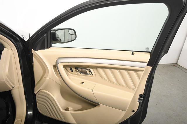 2016 Ford Taurus SEL photo