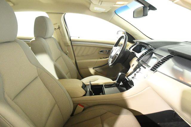 2016 Ford Taurus SEL photo