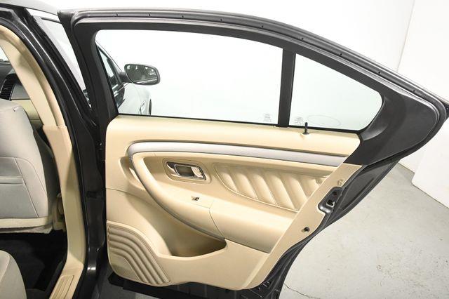 2016 Ford Taurus SEL photo