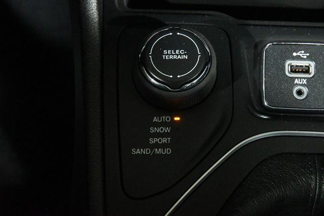 2019 Jeep Cherokee Latitude Plus w/ Safety Tech photo