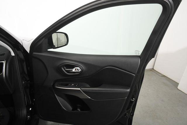 2019 Jeep Cherokee Latitude Plus w/ Safety Tech photo