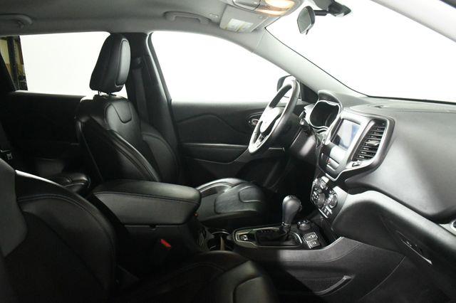 2019 Jeep Cherokee Latitude Plus w/ Safety Tech photo