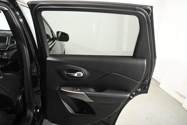 2019 Jeep Cherokee Latitude Plus w/ Safety Tech photo