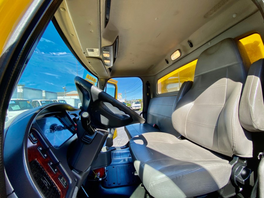 2015 Freightliner M2 106 26 BOX TRUCK photo