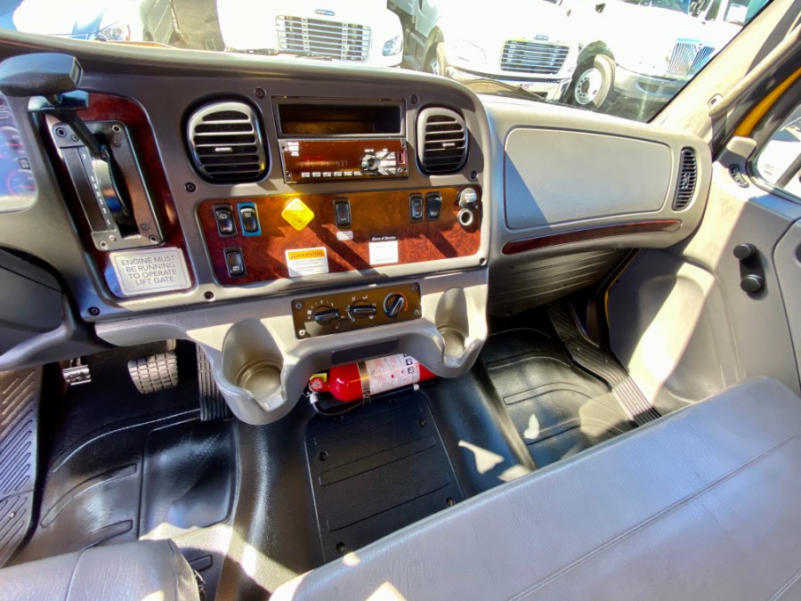 2015 Freightliner M2 106 26 BOX TRUCK photo