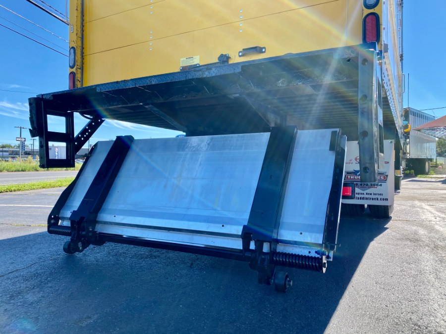 2015 Freightliner M2 106 26 BOX TRUCK photo