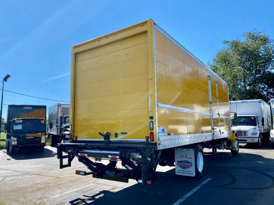 2015 Freightliner M2 106 26 BOX TRUCK photo
