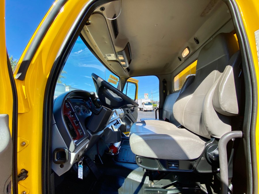 2015 Freightliner M2 106 26 BOX TRUCK photo