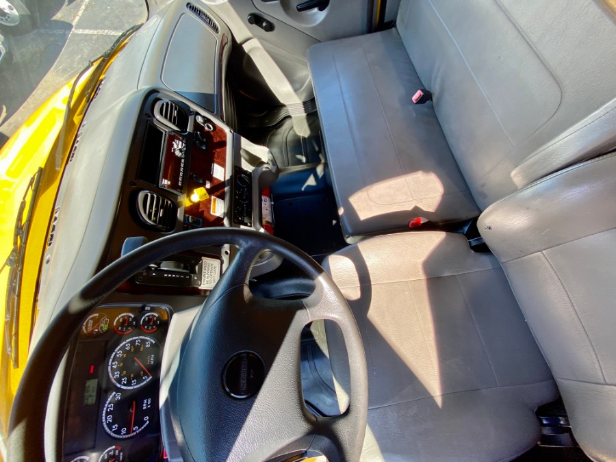 2015 Freightliner M2 106 26 BOX TRUCK photo