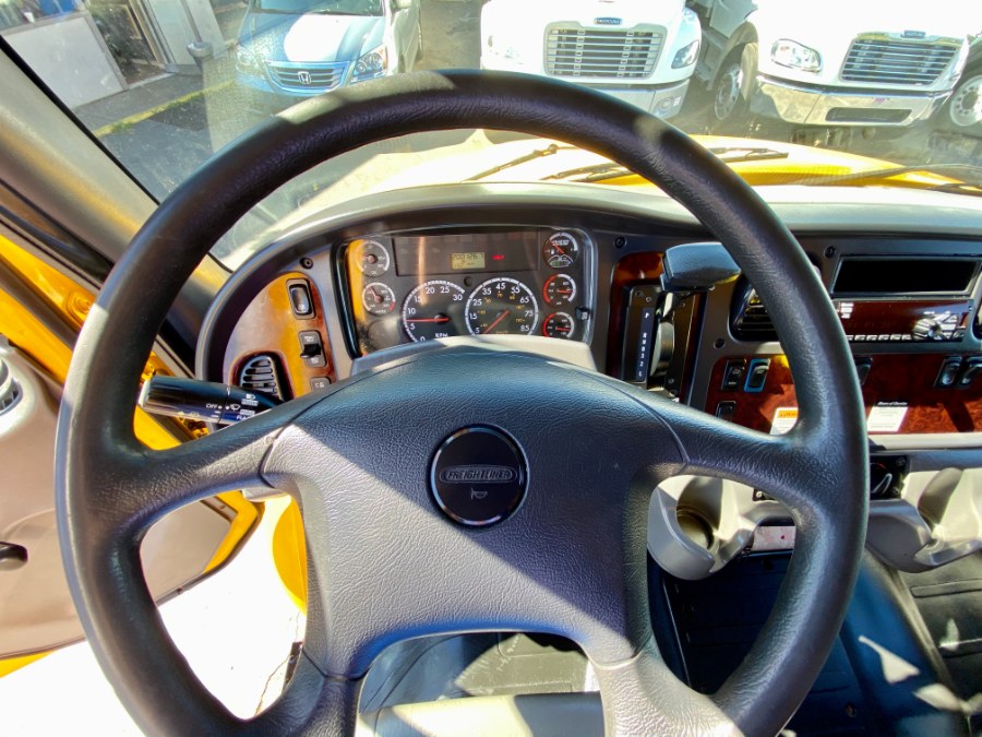2015 Freightliner M2 106 26 BOX TRUCK photo