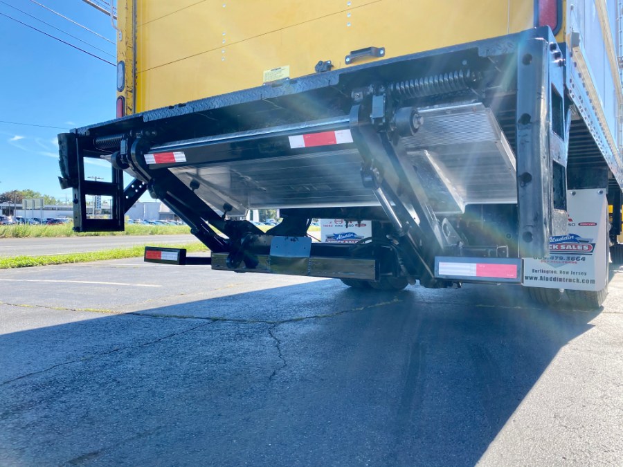 2015 Freightliner M2 106 26 BOX TRUCK photo