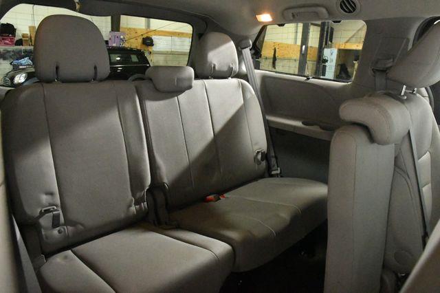 2017 Toyota Sienna XLE Premium photo