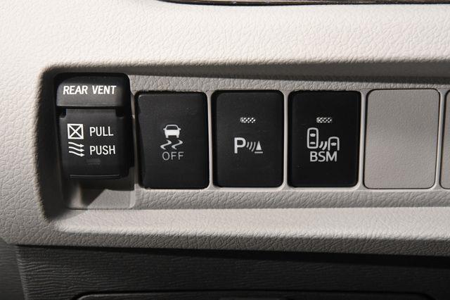 2017 Toyota Sienna XLE Premium photo