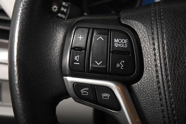 2017 Toyota Sienna XLE Premium photo