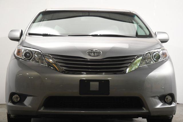 2017 Toyota Sienna XLE Premium photo