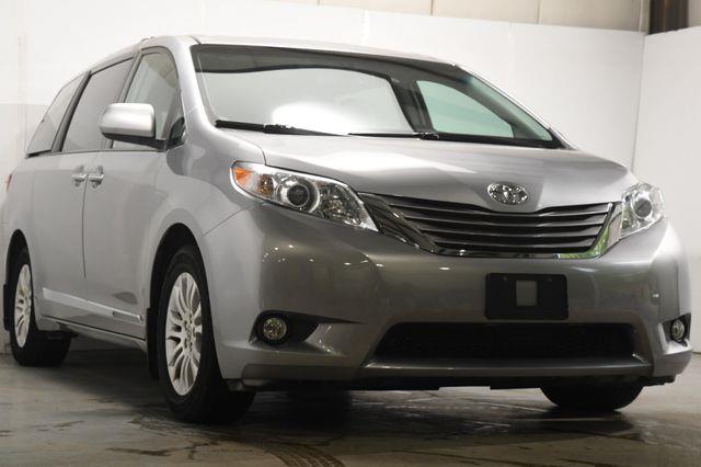 2017 Toyota Sienna XLE Premium photo