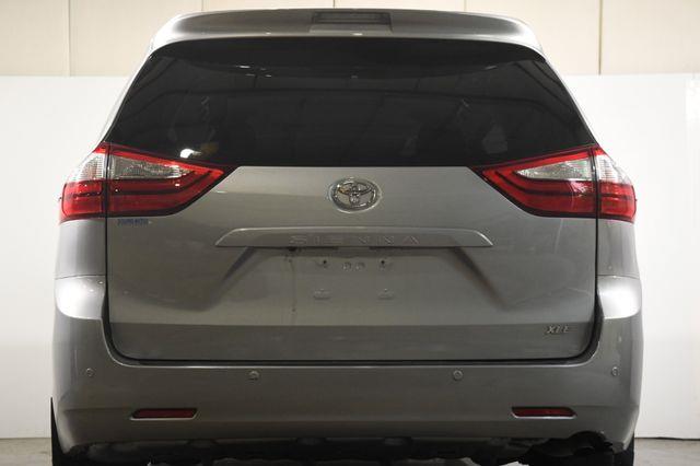 2017 Toyota Sienna XLE Premium photo