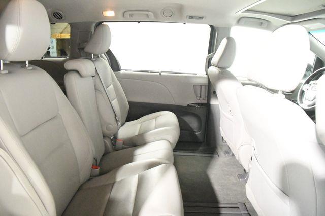 2017 Toyota Sienna XLE Premium photo