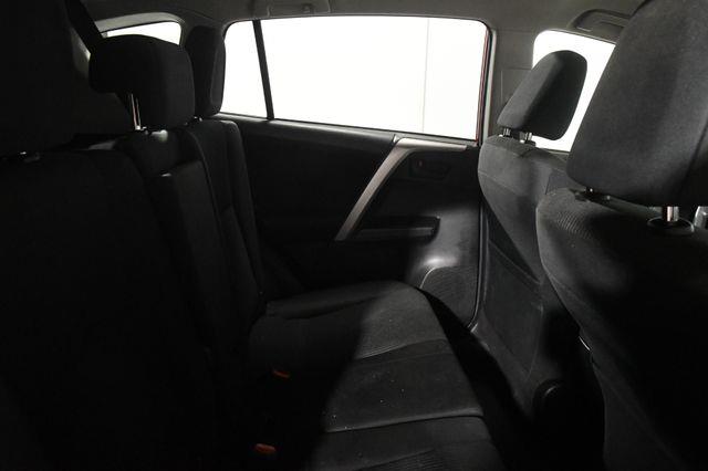 2016 Toyota RAV4 LE photo