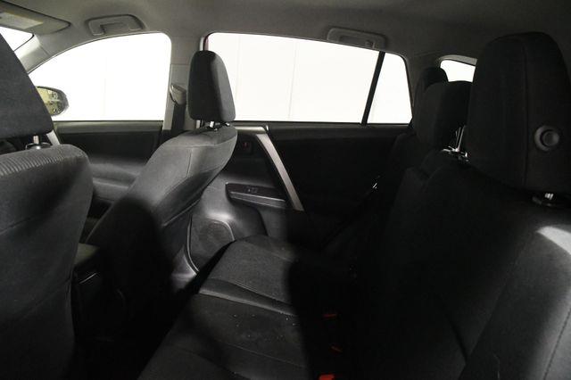 2016 Toyota RAV4 LE photo