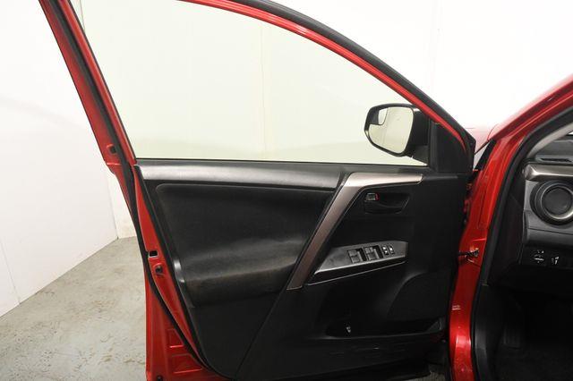 2016 Toyota RAV4 LE photo