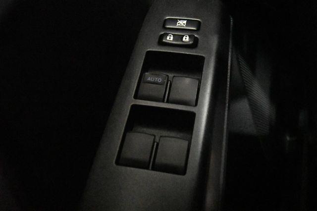 2016 Toyota RAV4 LE photo