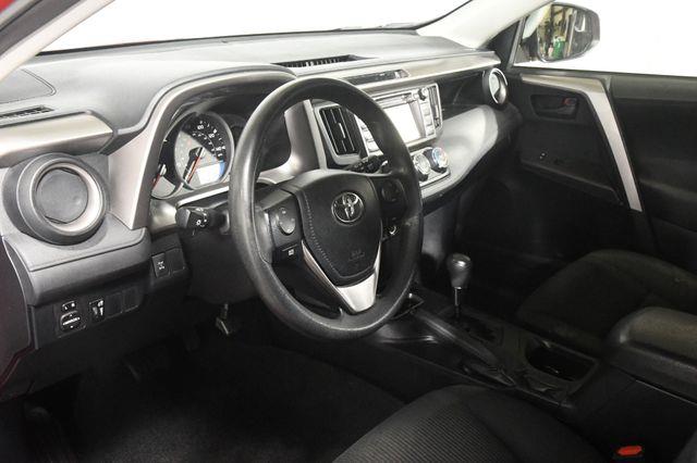 2016 Toyota RAV4 LE photo