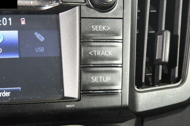 2016 Toyota RAV4 LE photo