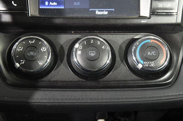 2016 Toyota RAV4 LE photo