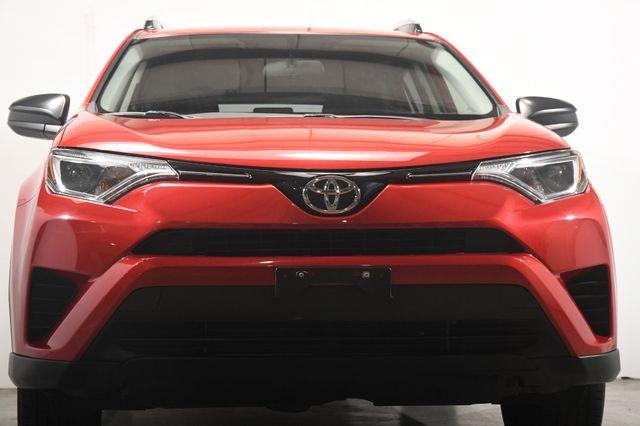 2016 Toyota RAV4 LE photo
