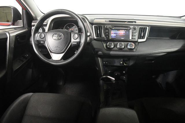 2016 Toyota RAV4 LE photo