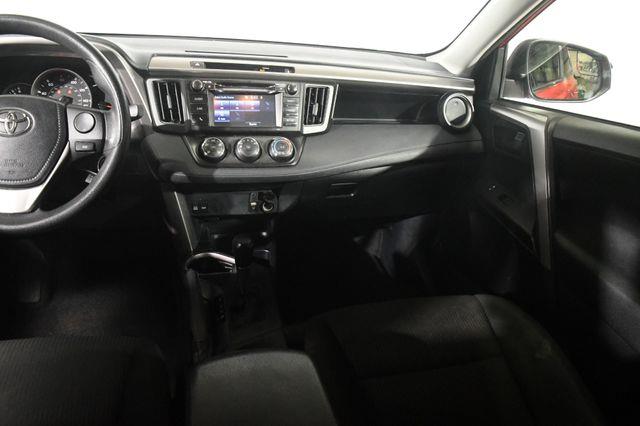 2016 Toyota RAV4 LE photo