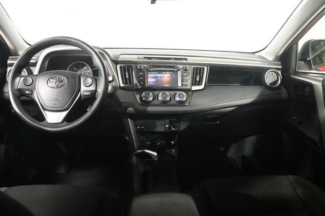 2016 Toyota RAV4 LE photo