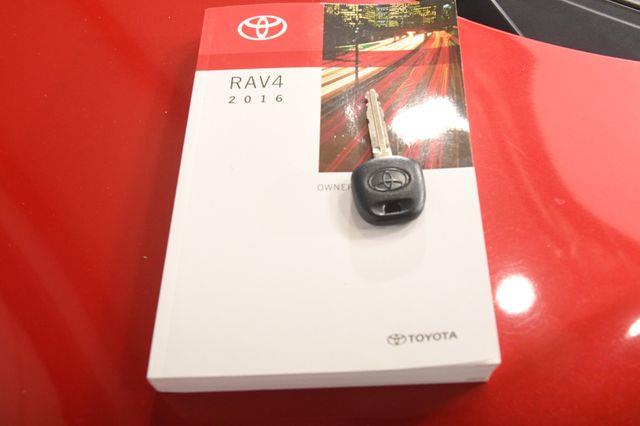 2016 Toyota RAV4 LE photo