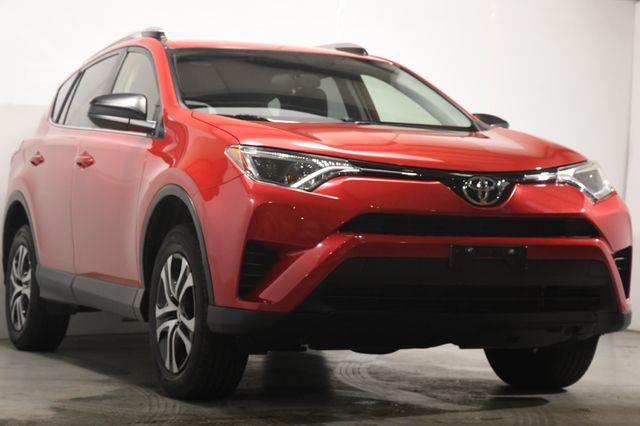 2016 Toyota RAV4 LE photo