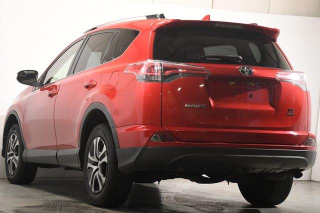 2016 Toyota RAV4 LE photo
