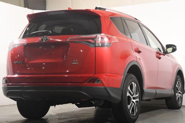 2016 Toyota RAV4 LE photo