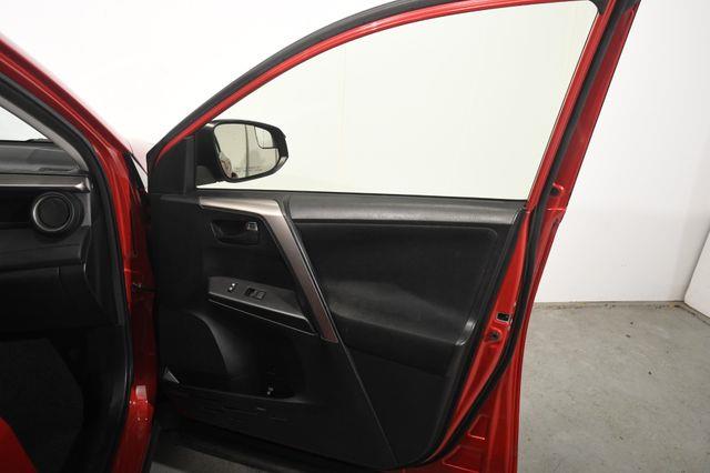 2016 Toyota RAV4 LE photo