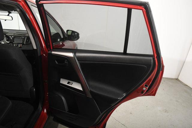2016 Toyota RAV4 LE photo