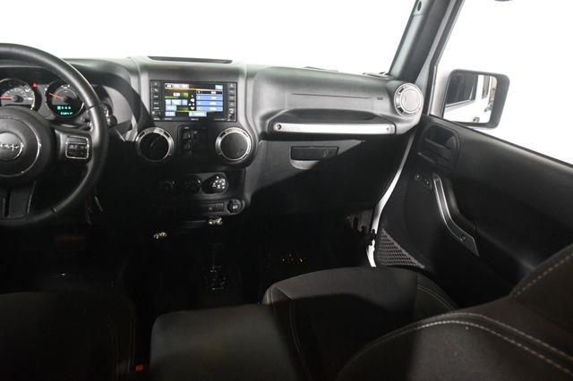 2016 Jeep Wrangler Unlimited Sahara photo
