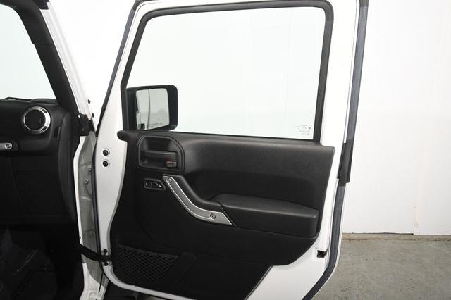 2016 Jeep Wrangler Unlimited Sahara photo