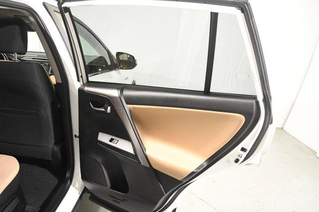 2017 Toyota RAV4 Hybrid XLE photo