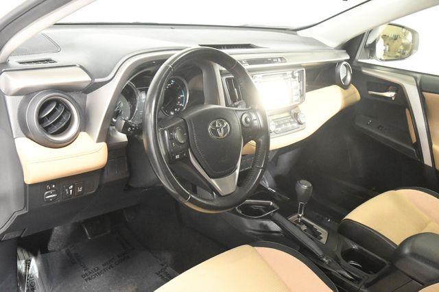 2017 Toyota RAV4 Hybrid XLE photo