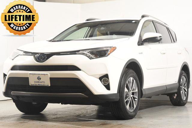 2017 Toyota RAV4 Hybrid XLE photo