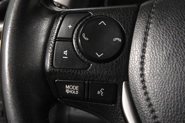 2017 Toyota RAV4 Hybrid XLE photo