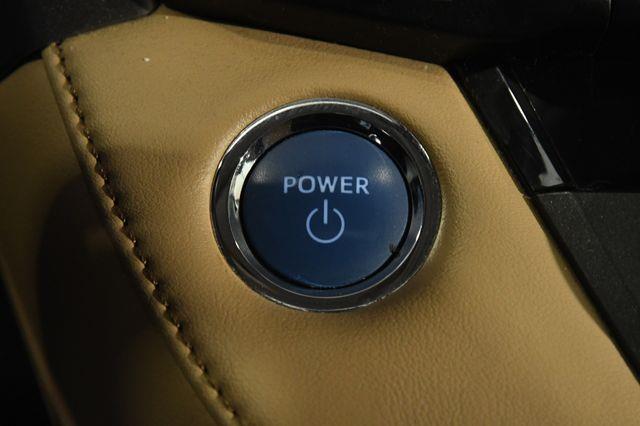 2017 Toyota RAV4 Hybrid XLE photo