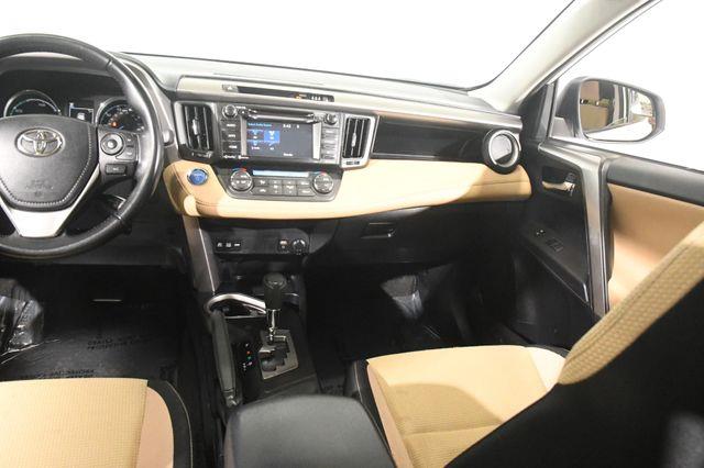 2017 Toyota RAV4 Hybrid XLE photo