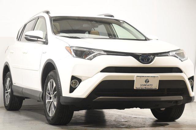2017 Toyota RAV4 Hybrid XLE photo